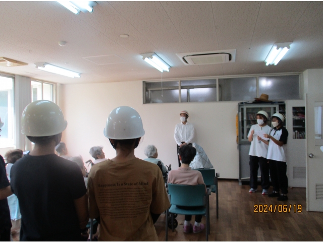 避難の点呼を、技能実習生と職員が一緒に行いました。