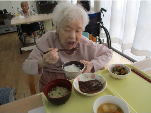 いつもより大きな口で