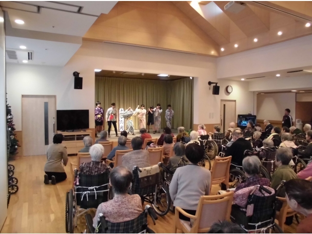 農民たちは高い年貢を納めます