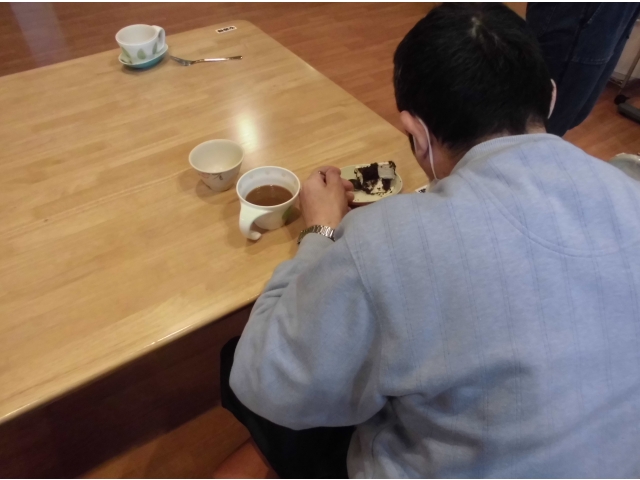 背中がうまいと言っている