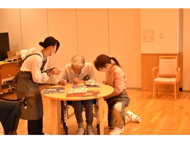 こちらでは実習生も談笑中🤗