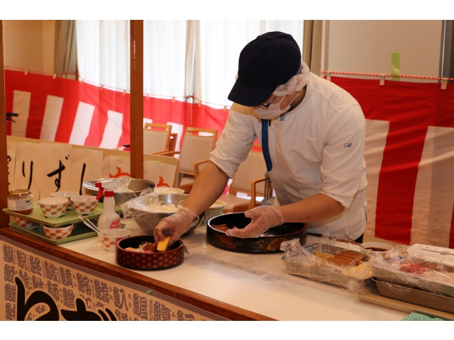 最終日もゼネラルフード店長さんが寿司を握ります🍣