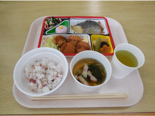 調理師力作の花見弁当です。