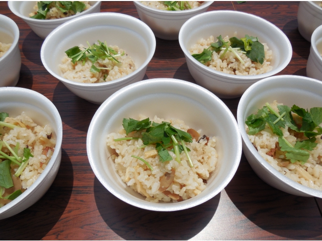 季節の炊込みご飯。