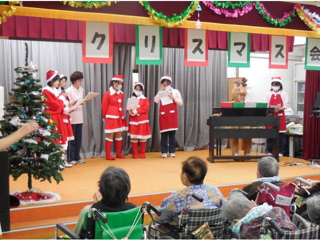 トナカイのピアノで音楽会。