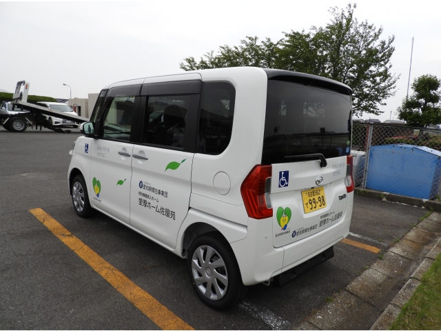 一目で分かる施設名ステッカー