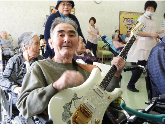 ギター似合ってる？