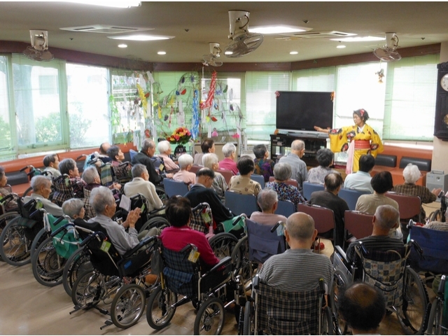 気持ち良い歌声に皆さんも笑顔