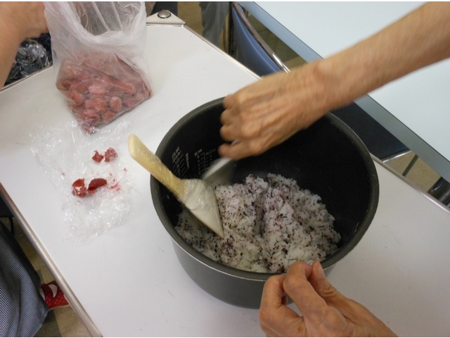 紫蘇を混ぜます