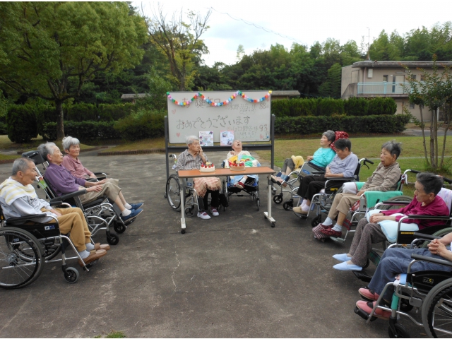 せっかくなので屋外で