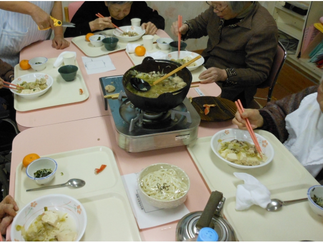 鍋を囲むのは楽しいですね