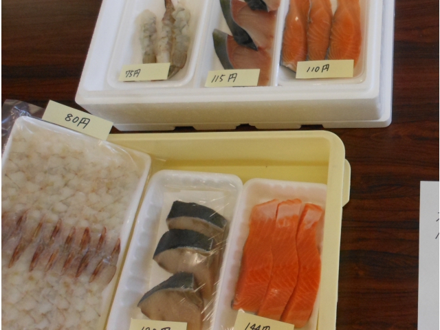 さまざまな食材が並びます