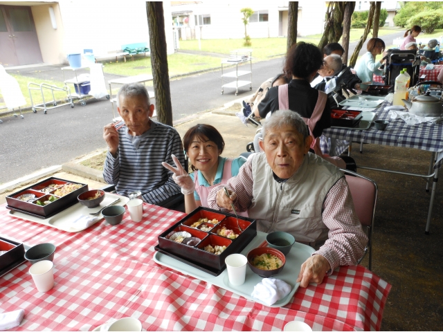 外で食べる食事は美味しいです！