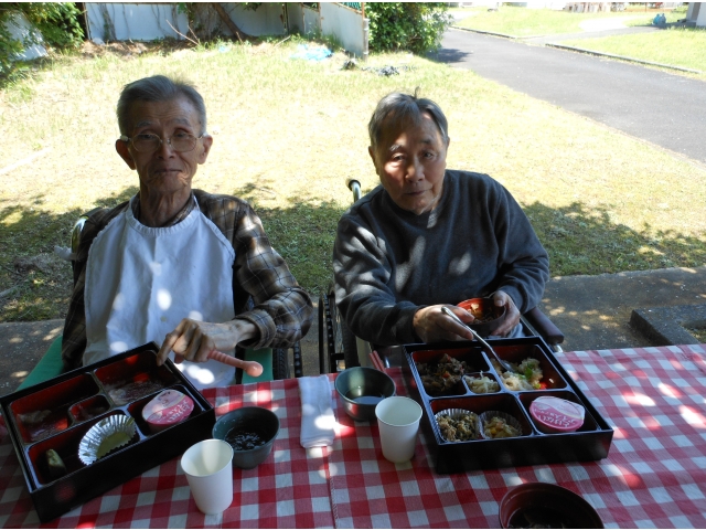 外だと食欲が湧きます