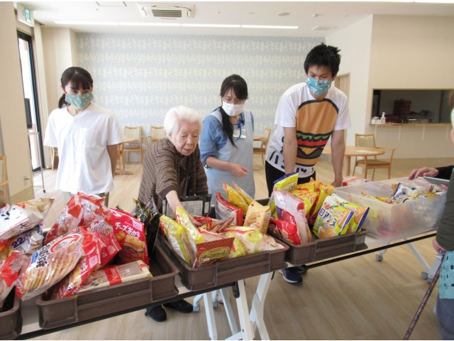 職員も一緒に選びます。