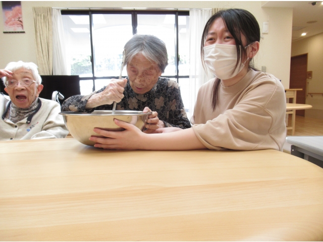 順々にかき混ぜます