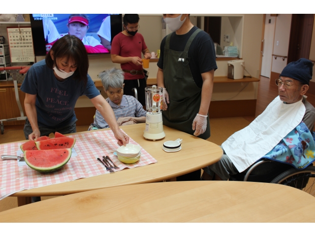 包丁で切り分けます