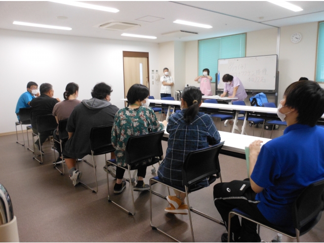 副反応がないか確認の為に接種後15分間待機します