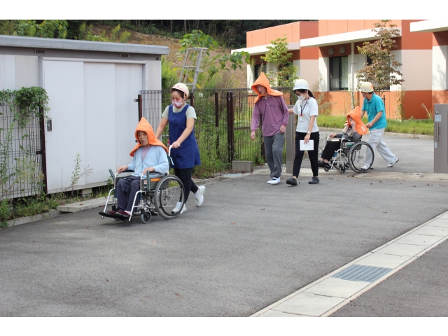 避難場所まで向かいます。