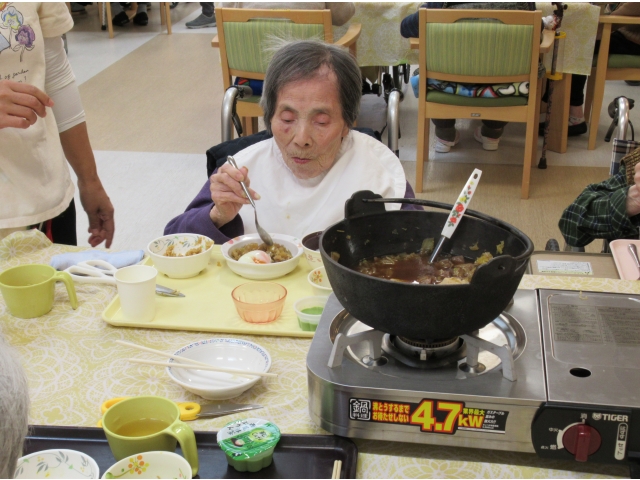 肉に温卵をからめていただきます。美味しそう⤴