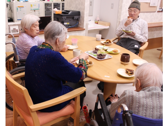 皆さんで仲良く食べます