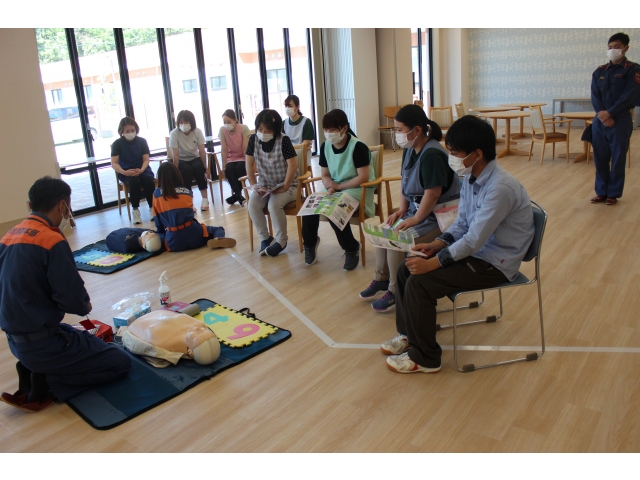 まずは講師からレクチャーを受けます。