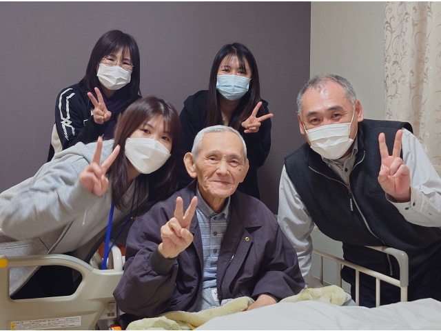 事務所職員との記念撮影