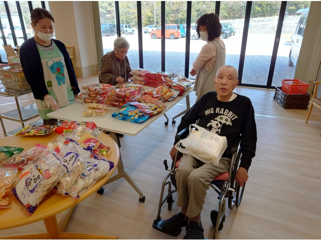 ２月下旬の菓子販売にていっぱいお菓子買えた！