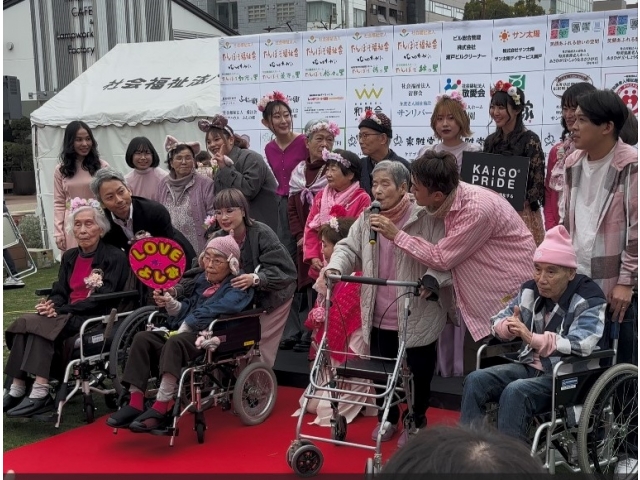 出演者インタビューに答える冨田様