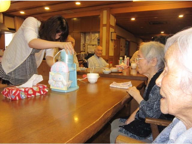 こちらは自動で皆さん見入ってますね。