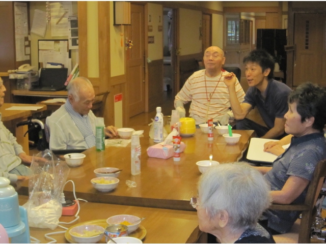 「頭が痛ーい」って言いながら食べてましたよ。