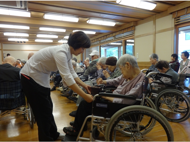 それそれに焼香をおこないました