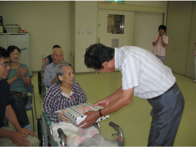 記念品授与