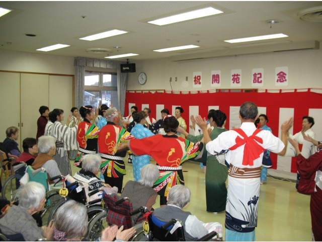 最後は東郷音頭を総踊り