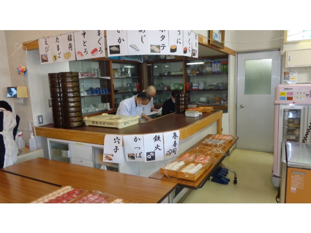 カウンターのお寿司屋さん