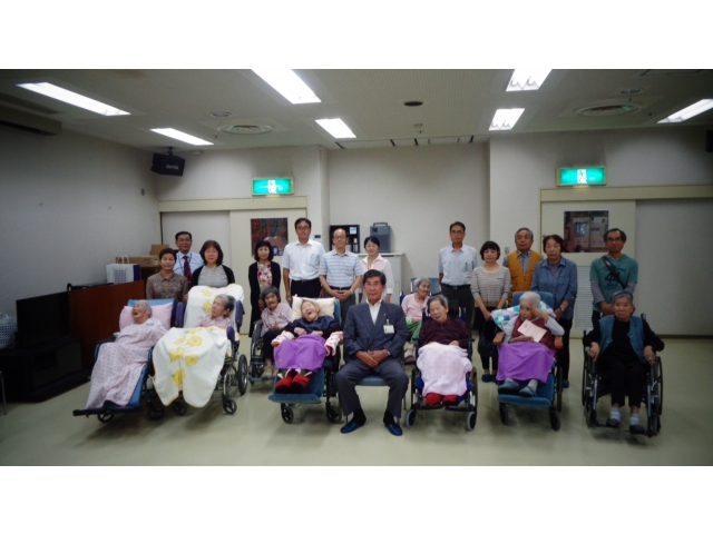 町長やご家族の方々と一緒に記念撮影