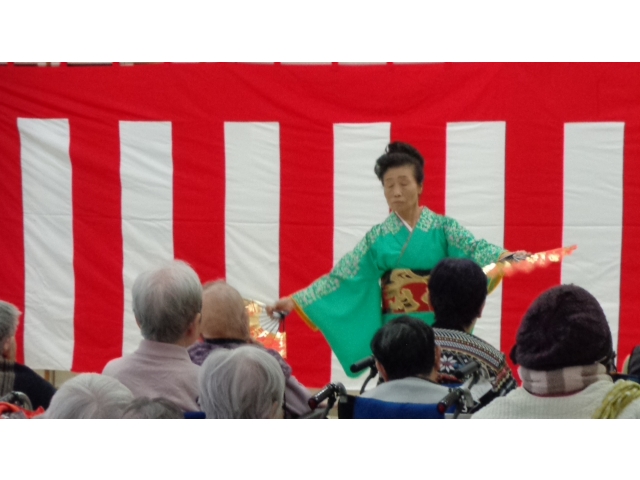 華麗に舞います
