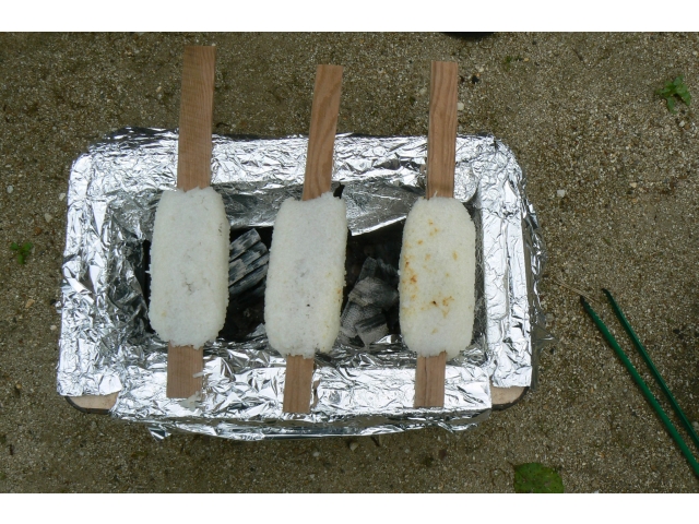 炭火で軽く焦げ目をつけて
