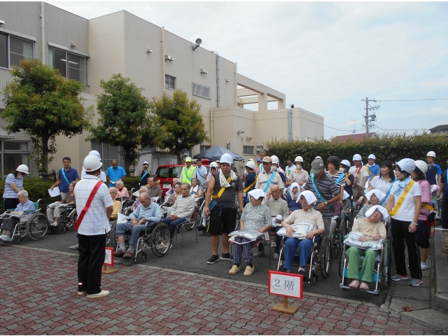 地域住民の方々と非難訓練を実施しました
