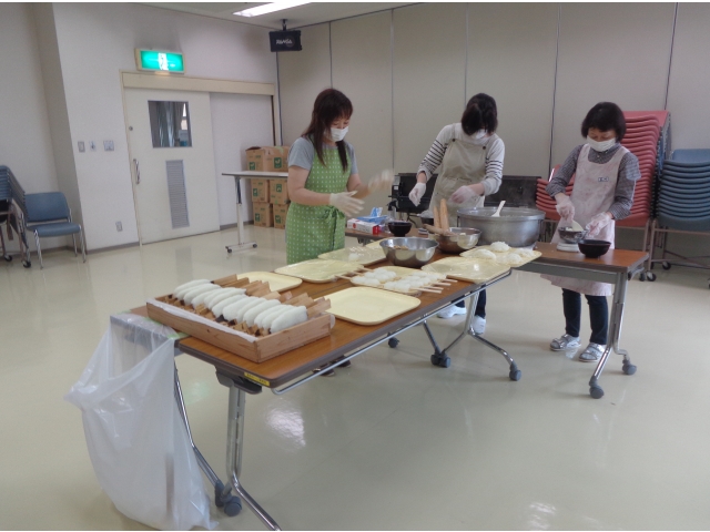 五平餅の型をつくります