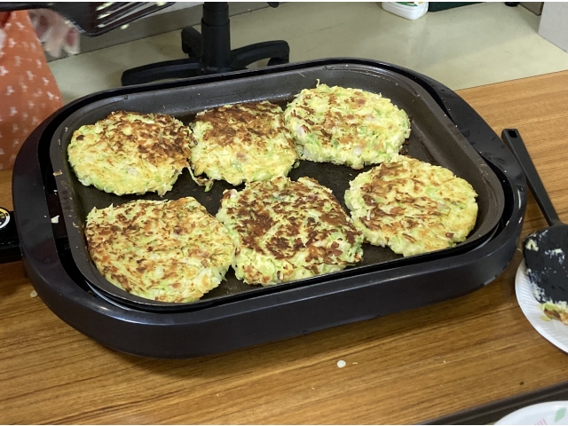 お好み焼きは職員が焼きました！
