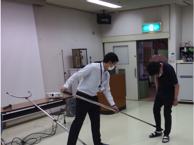脚を固定するさすまた