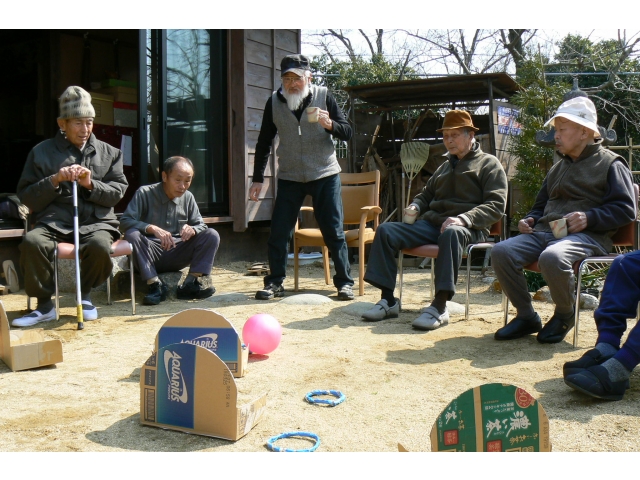 中庭でゲーム