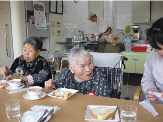 おいしい食べ物で、会話もさらに弾みました！！