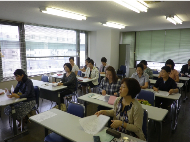 熱心に受講中