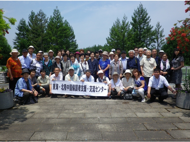 宇治市植物公園前で集合写真