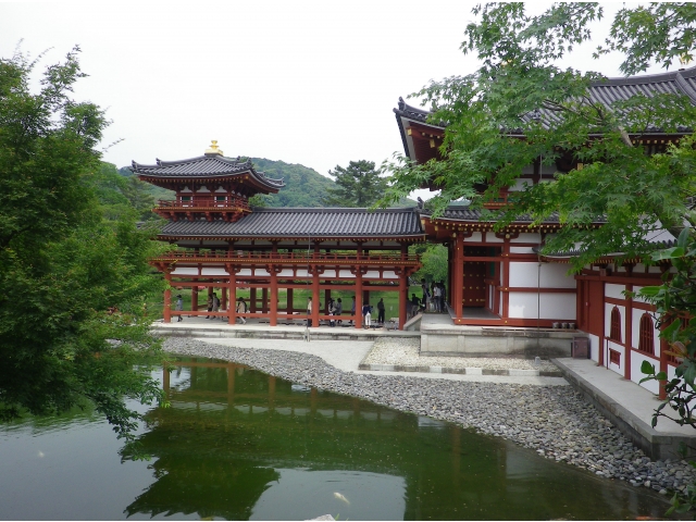 裏手側から見た鳳凰堂