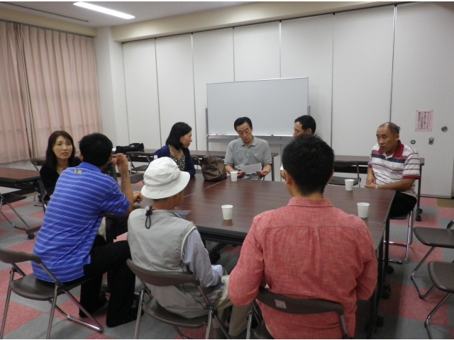 自由懇談を楽しむ方々