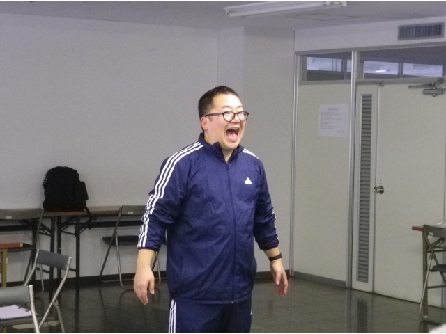 口を大きく開ける訓練。