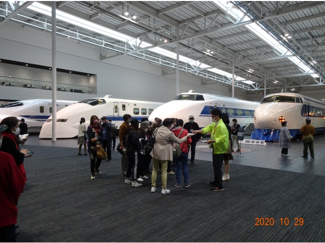 新旧の新幹線が並んで展示してありました。